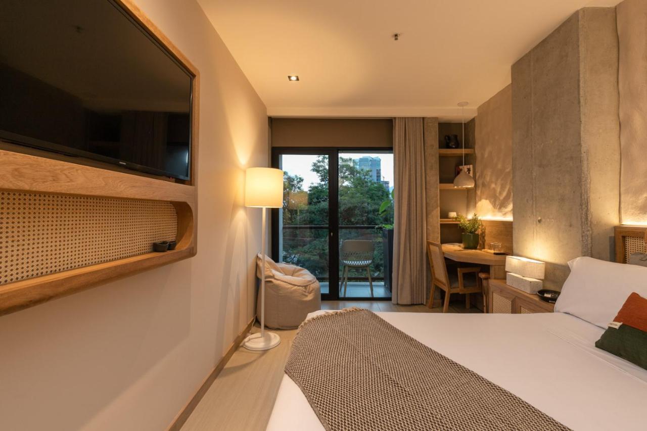 Kamer met Queensize Bed en Balkon