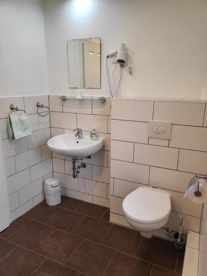 Kleines Zweibettzimmer