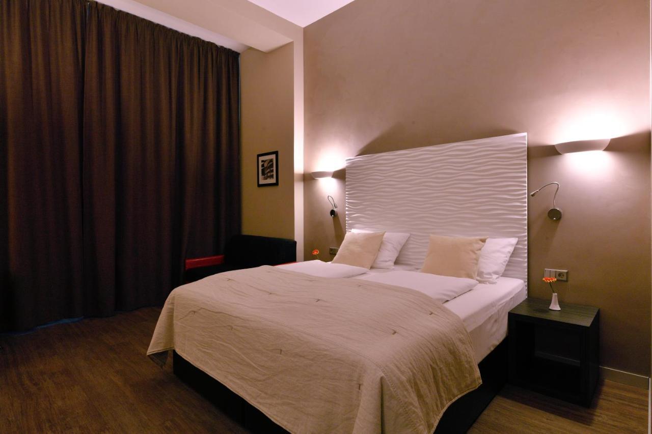 Deluxe Family Room,1439566201:JPEG
