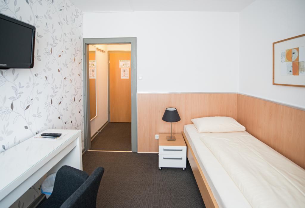 Single Room,963415585:JPEG