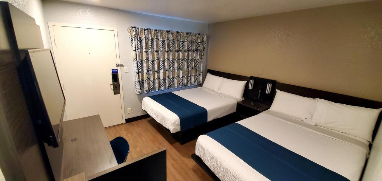 Queen Room - Disability Access - Smoking
