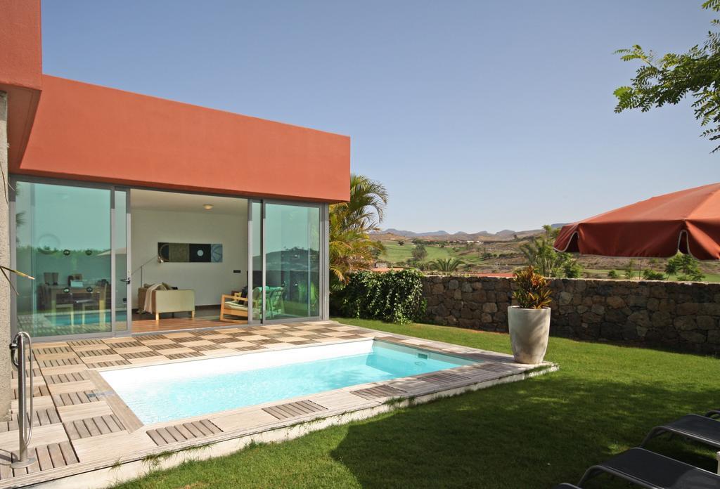 Villa mit 2 Schlafzimmern und eigenem Pool (2 Erwachsene + 2 Kinder)