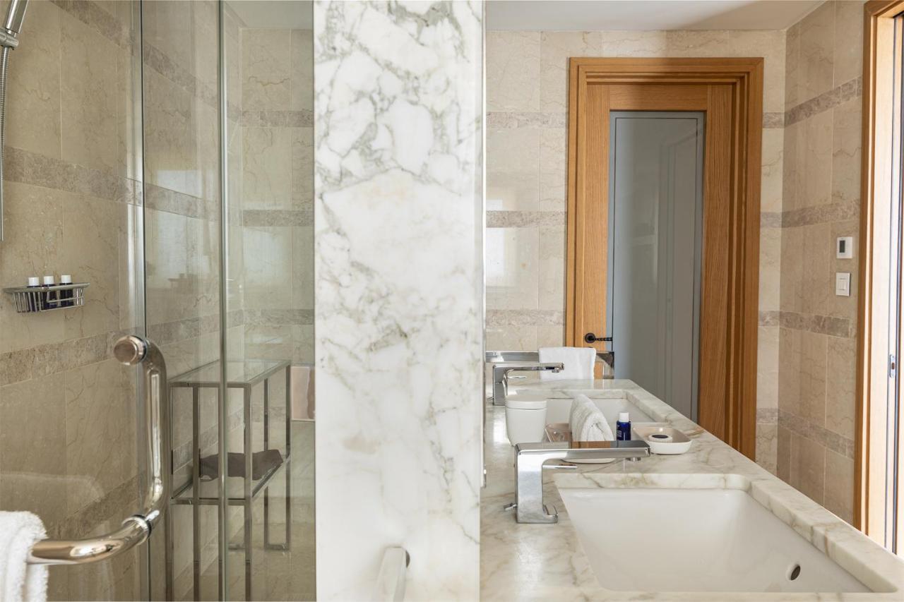 Chambre Lit King-Size de Luxe - Vue sur Mer