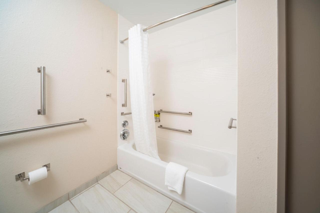 Queen Suite with Two Queen Beds - Non-Smoking,1460968525:JPEG