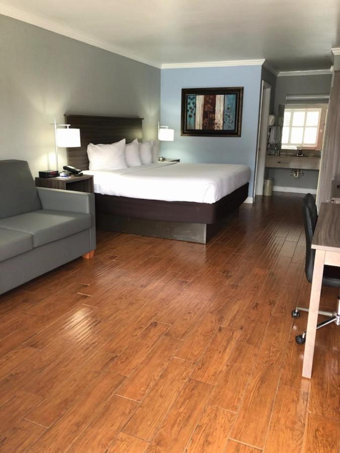 King Room with Sofa Bed