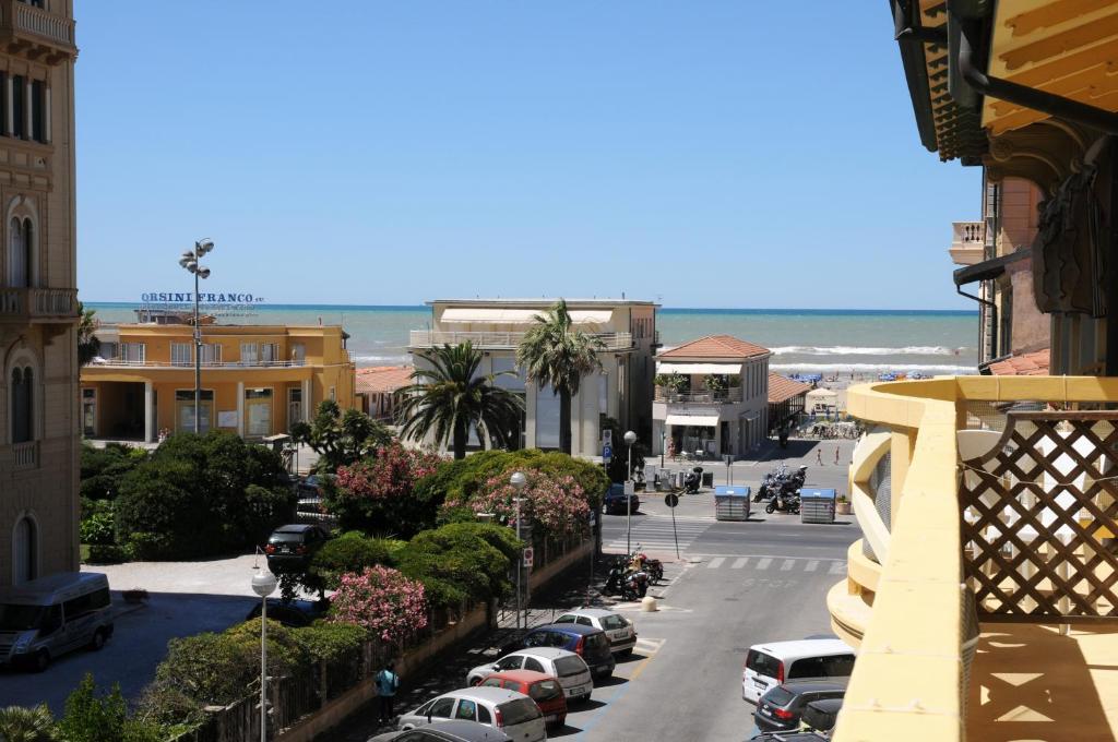 Camera Quadrupla con Balcone e Vista Mare