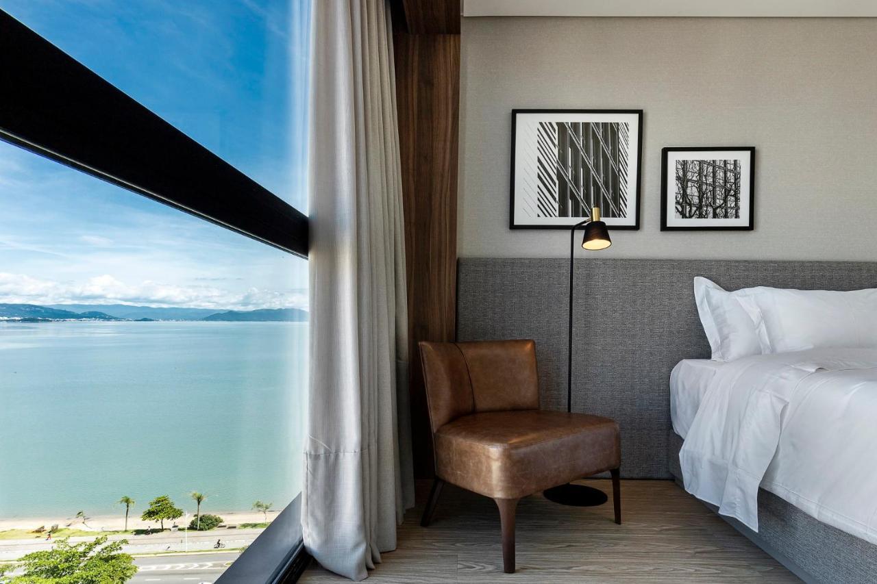 Quarto King Superior com Vista Parcial do Mar