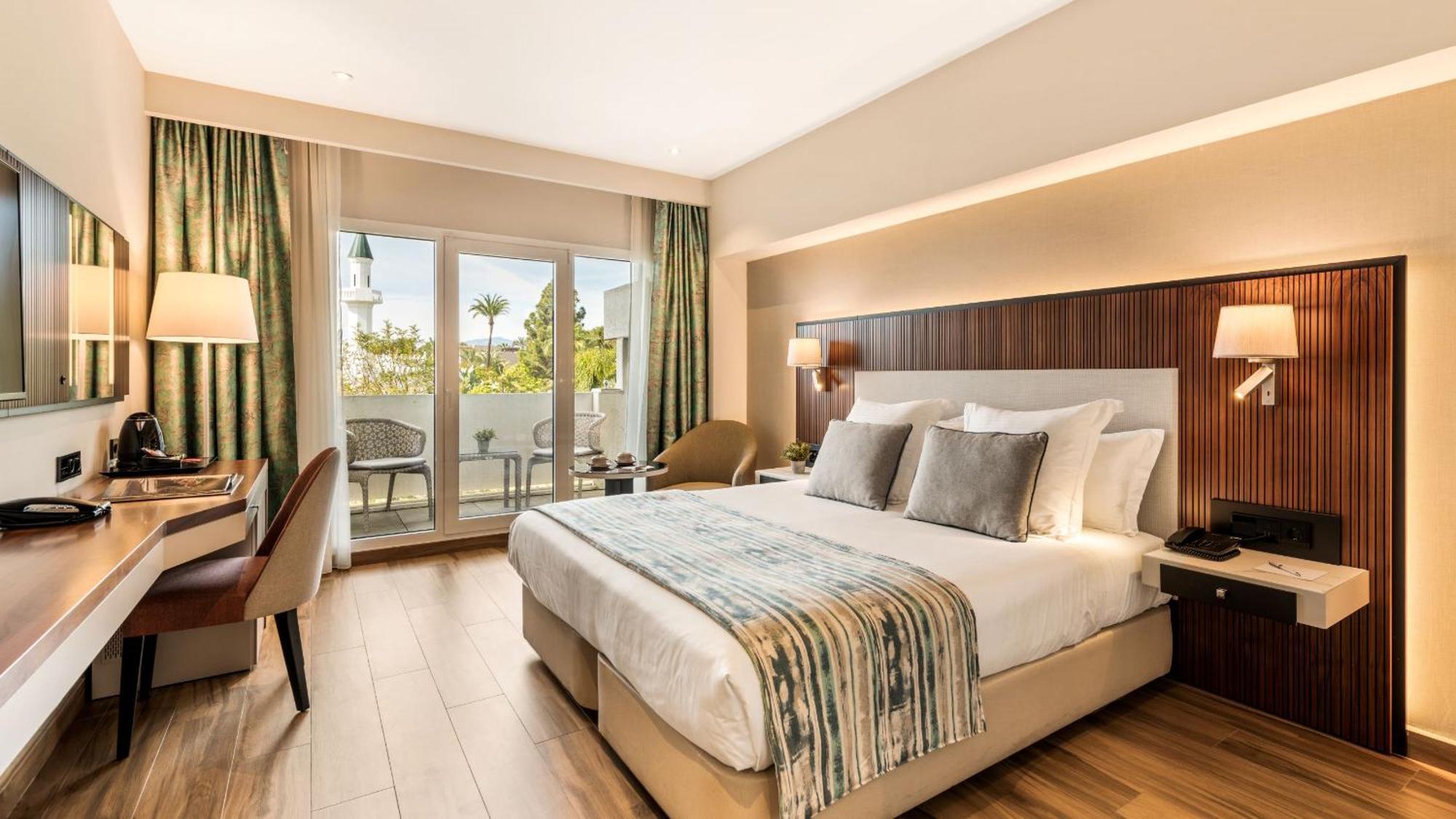 Deluxe Double Room with Balcony,1207656208:JPEG