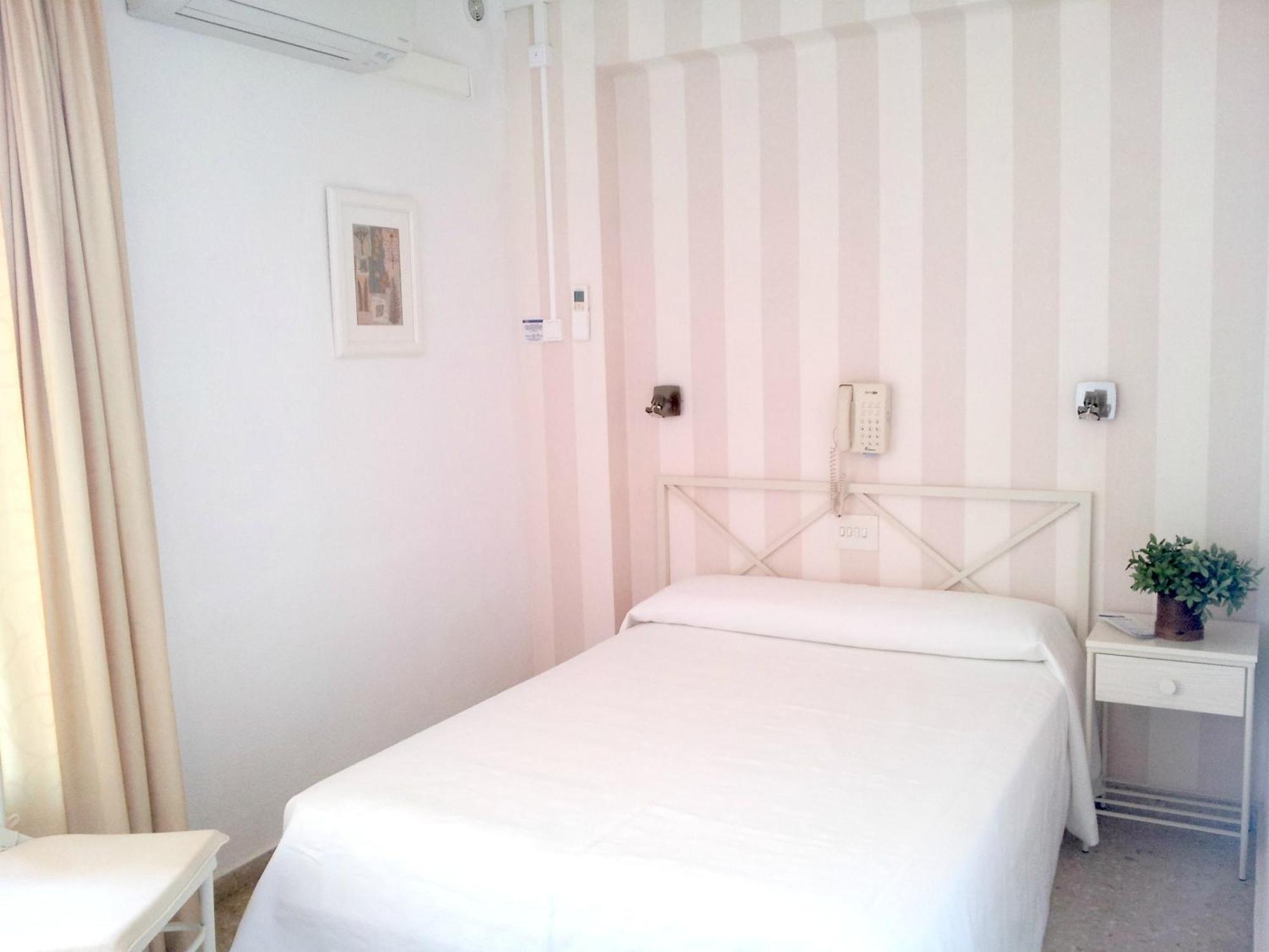 Single Room with Terrace,1207784212:JPEG