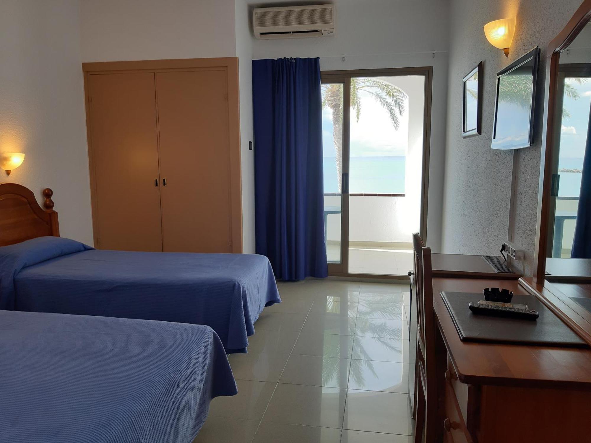 Habitación Triple con vistas frontales al mar
