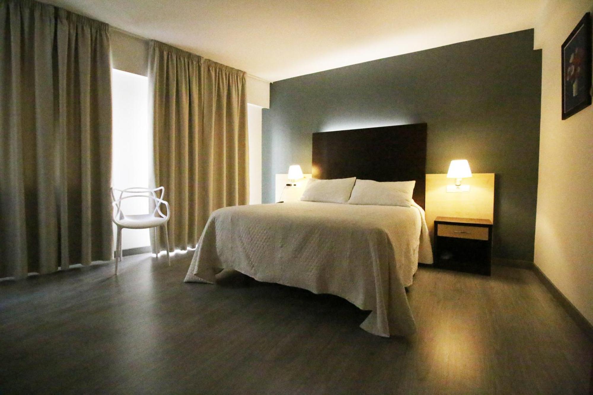 Deluxe Room,1689826582:JPEG