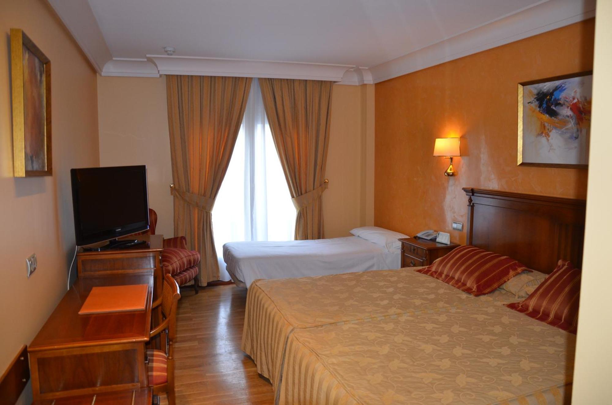 Double Room with Extra Bed (2 Adults + 1 Child),1405021394:JPEG