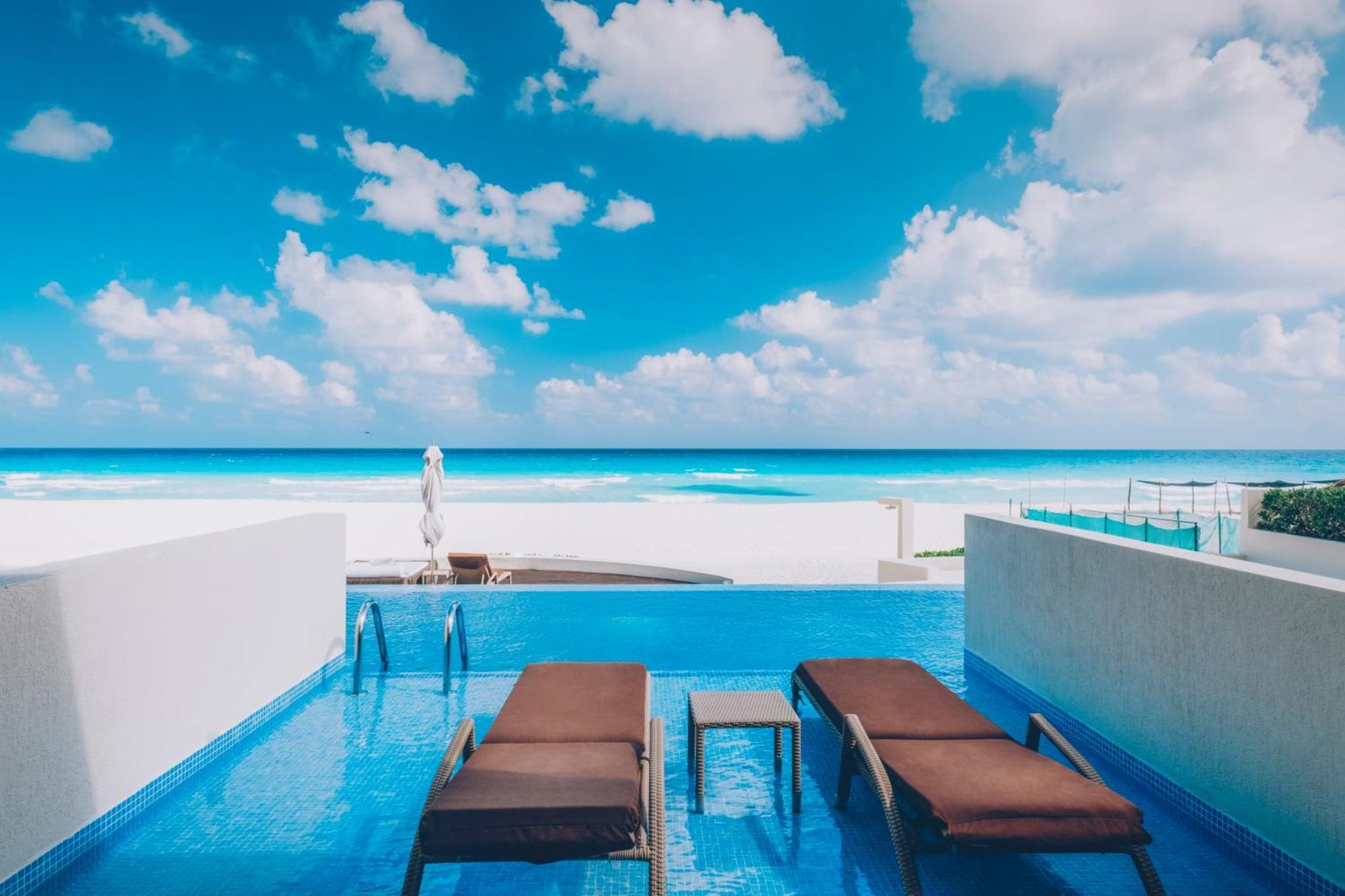 Casa de Luxo de Frente para o Mar com Acesso Direto à Piscina