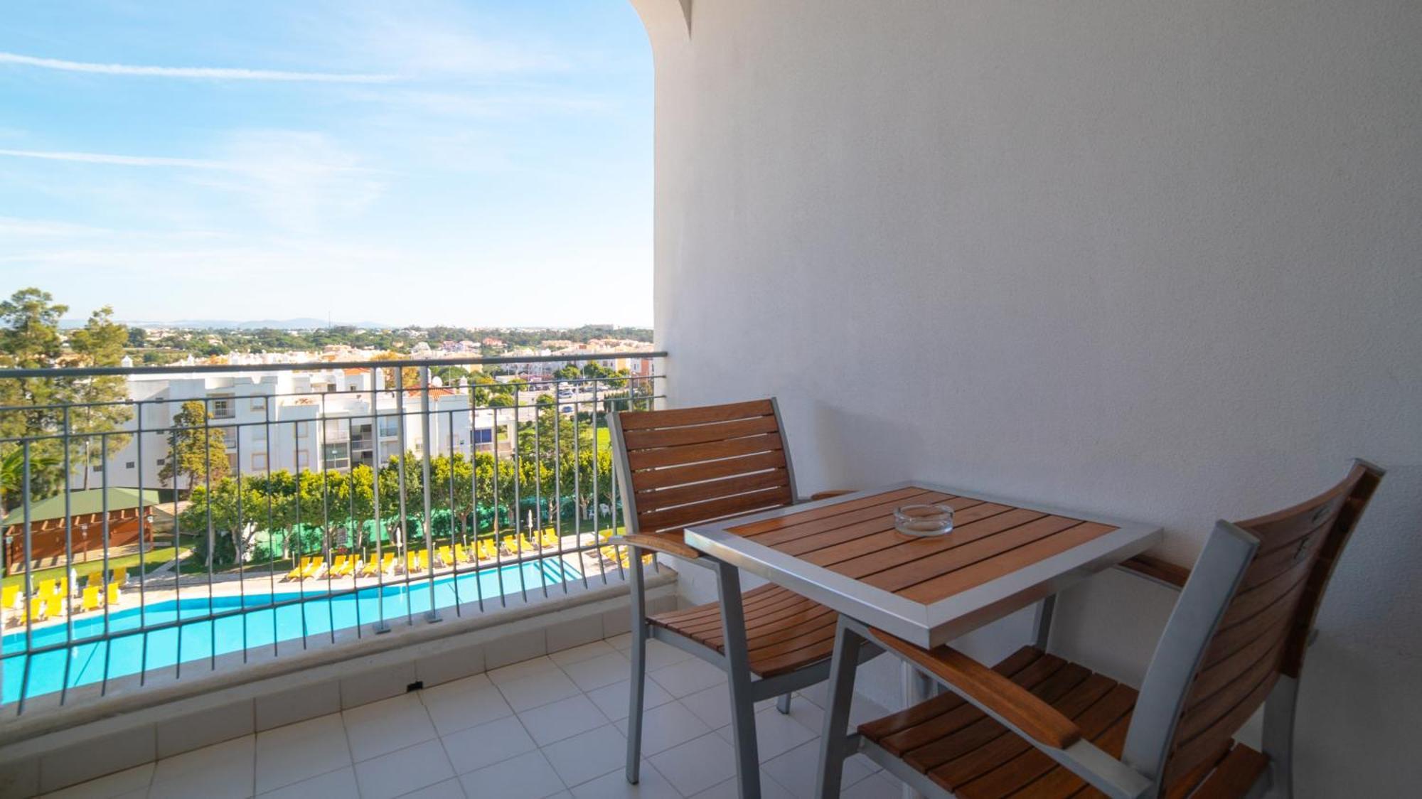 One-Bedroom Apartment with Pool View,1209091366:JPEG