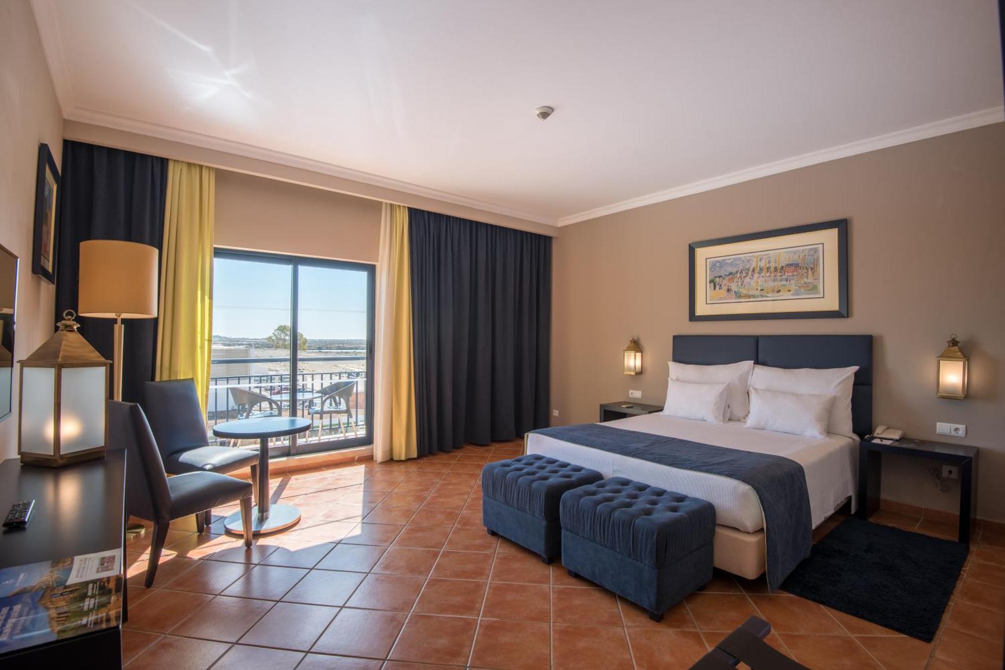 Family Suite (2 Adults + 2 Children),1472045992:JPEG