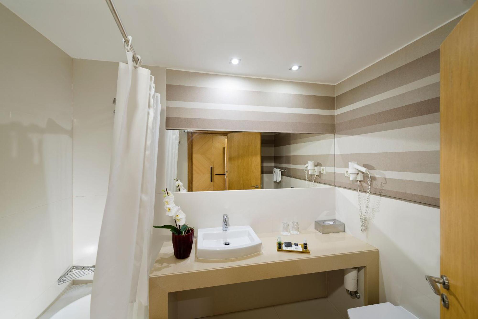Double or Twin Room,640037538:JPEG