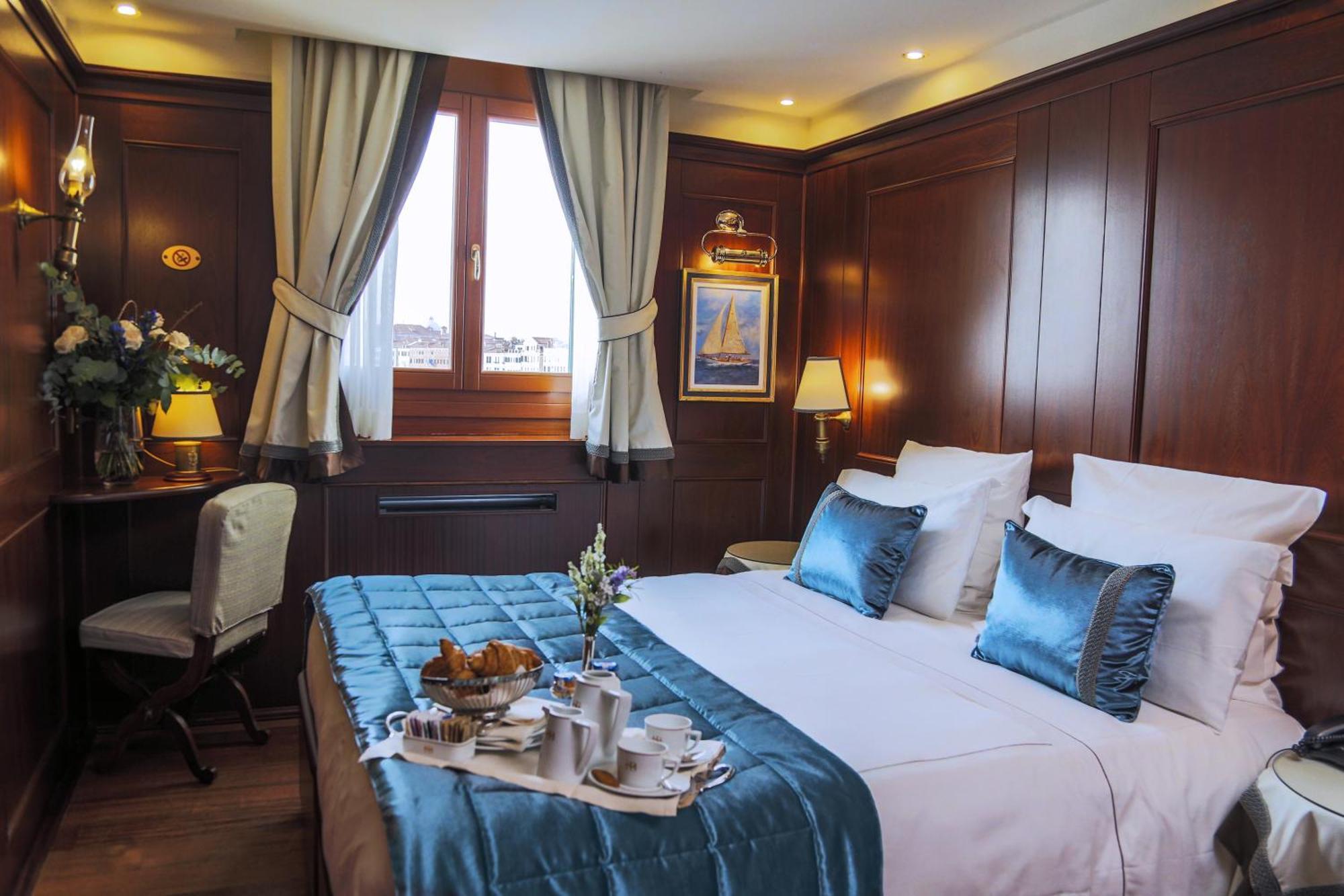 Superior Double Room with Lagoon View,1209337465:JPEG