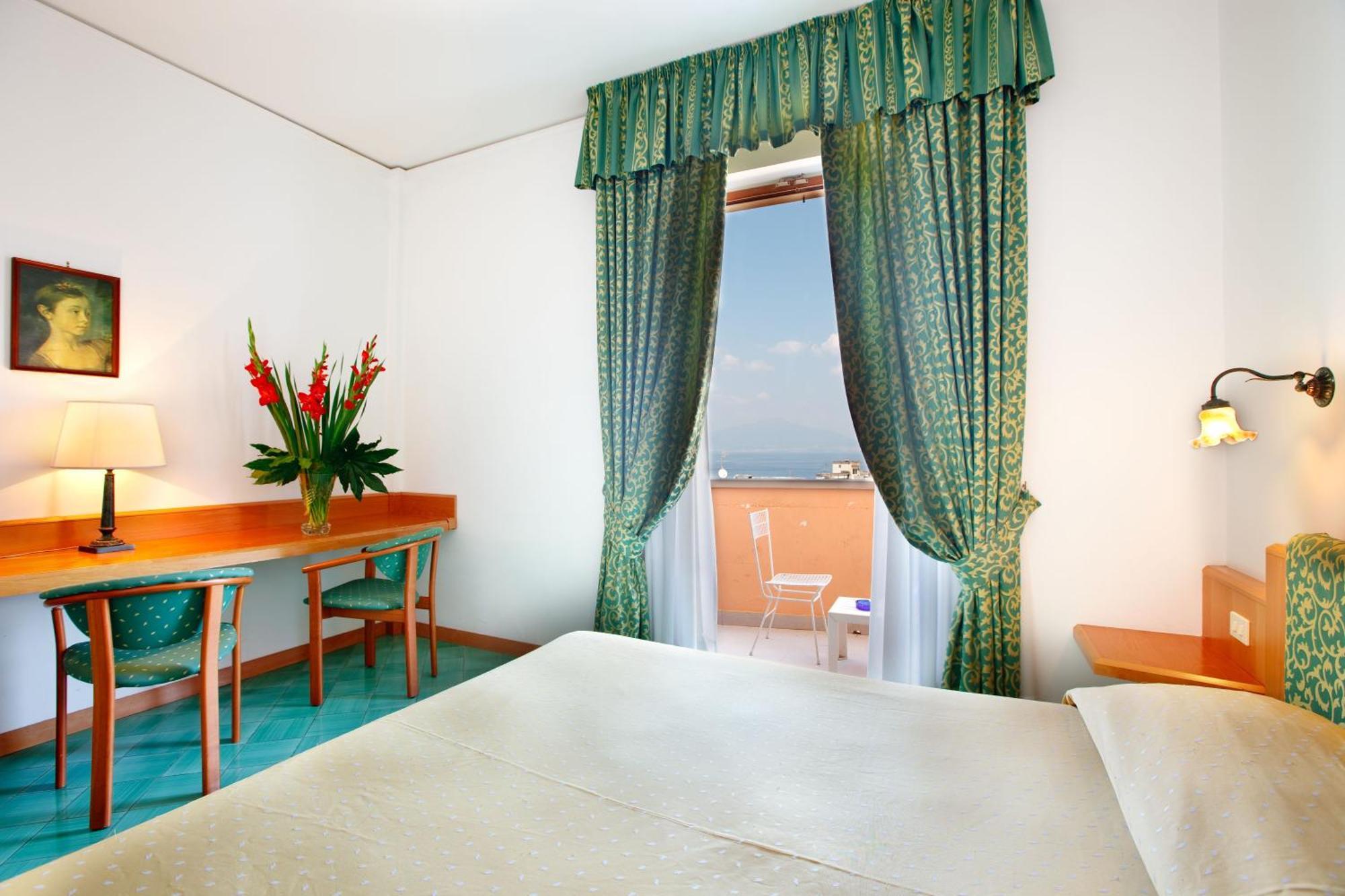 Double Room with Sea View,645948189:JPEG