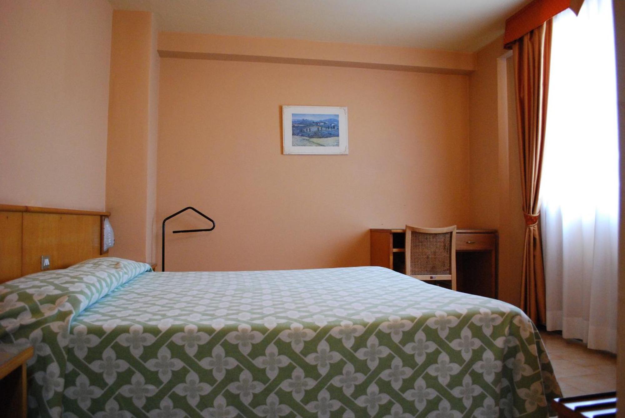 Economy Double or Twin Room,1209636472:JPEG