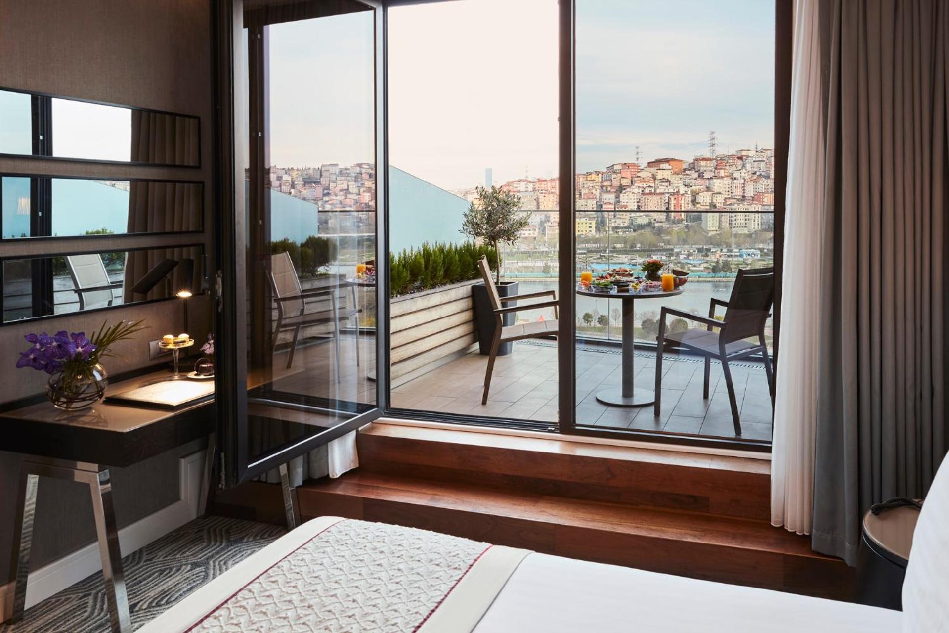 Habitación Doble Premium con cama grande y vistas al mar