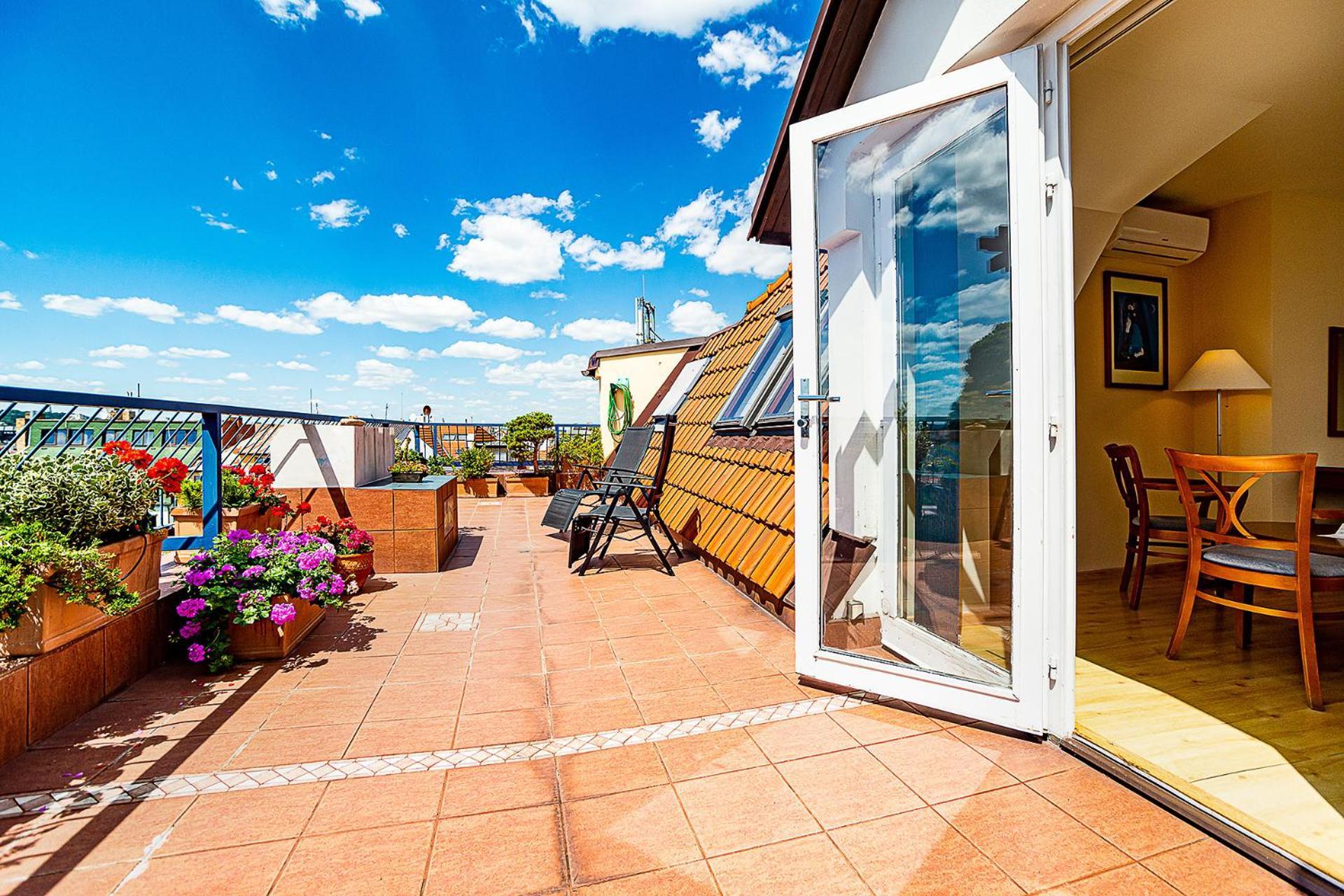 Apartment mit 2 Schlafzimmern und Terrasse