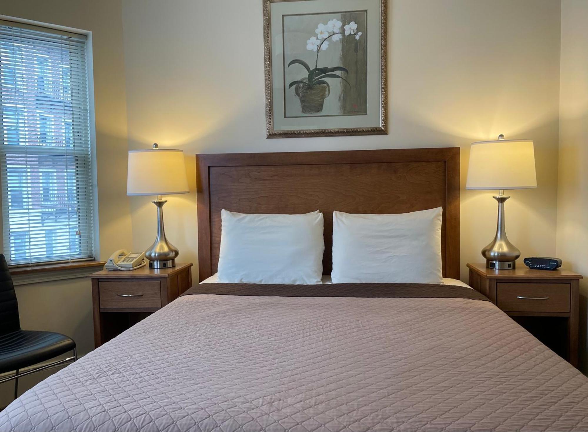 Chambre Lit Queen-Size Économique avec Salle de Bains Privative