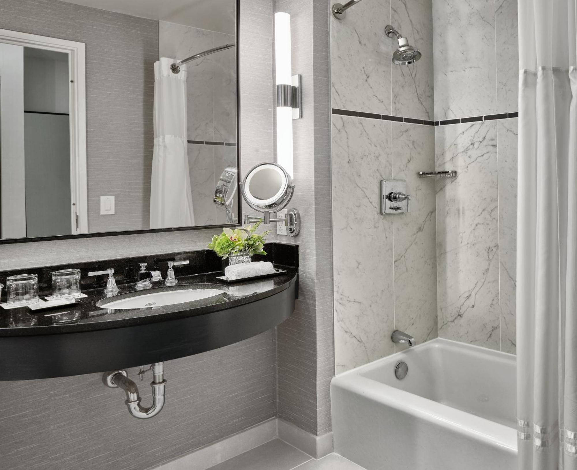 Luxury King Room,1525999132:JPEG