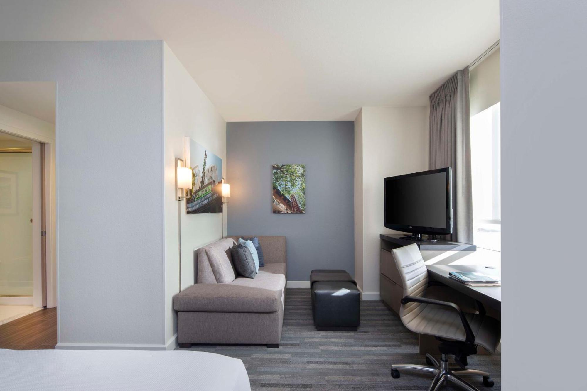 Studio Suite,1210812448:JPEG