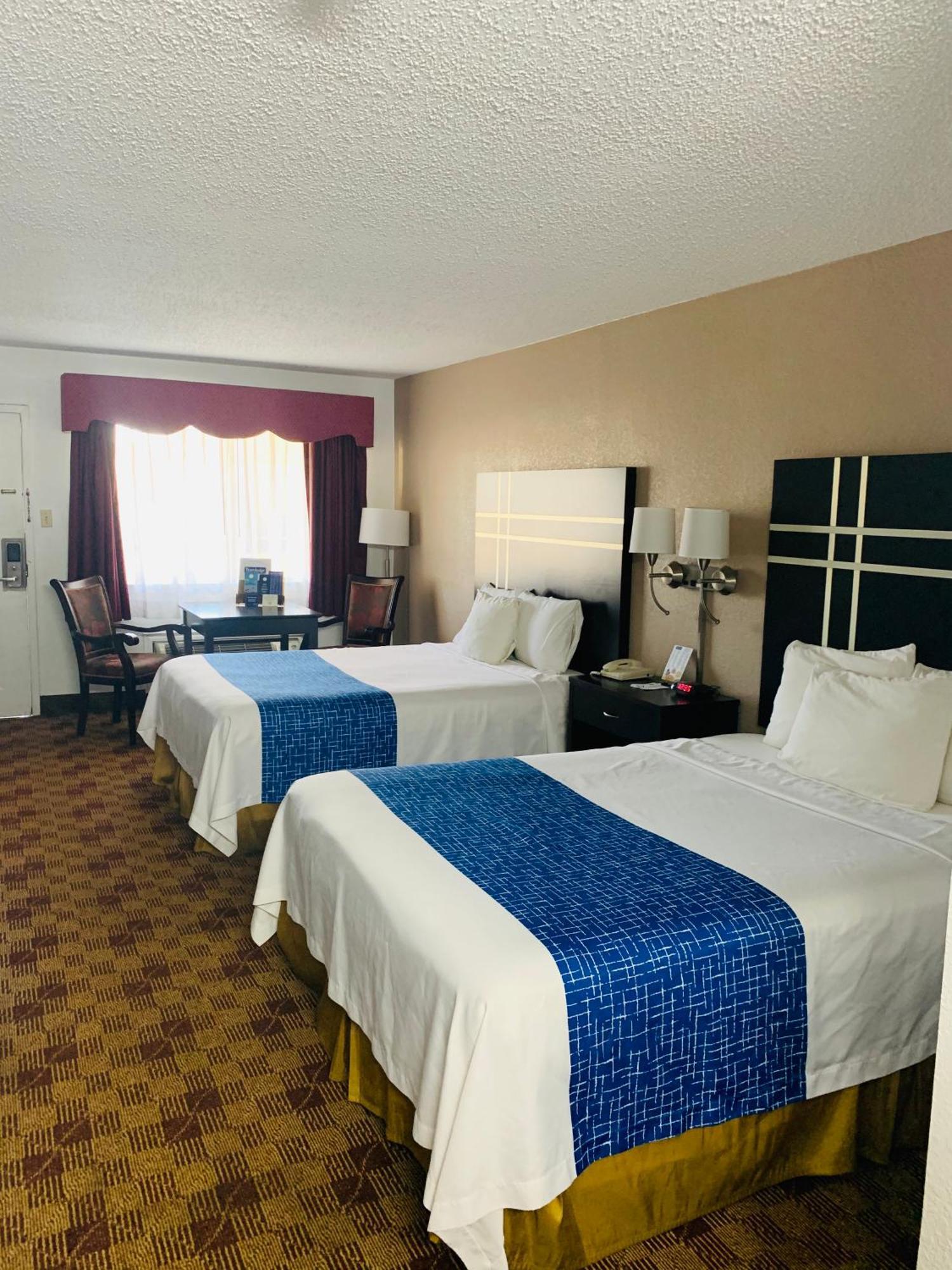 Queen Room with Two Queen Beds - Smoking