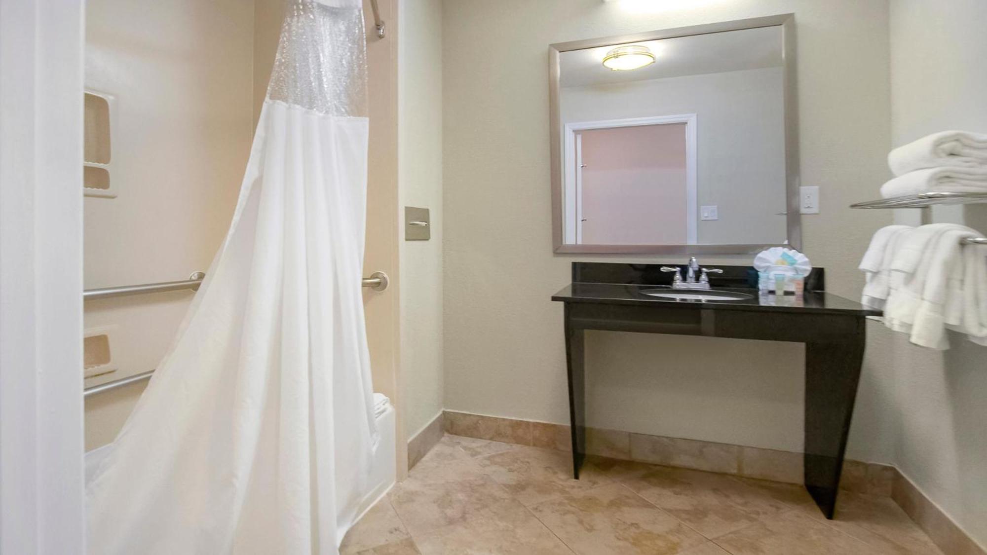 Quarto com Cama King-size - Acessível para Hóspedes com Mobilidade Reduzida