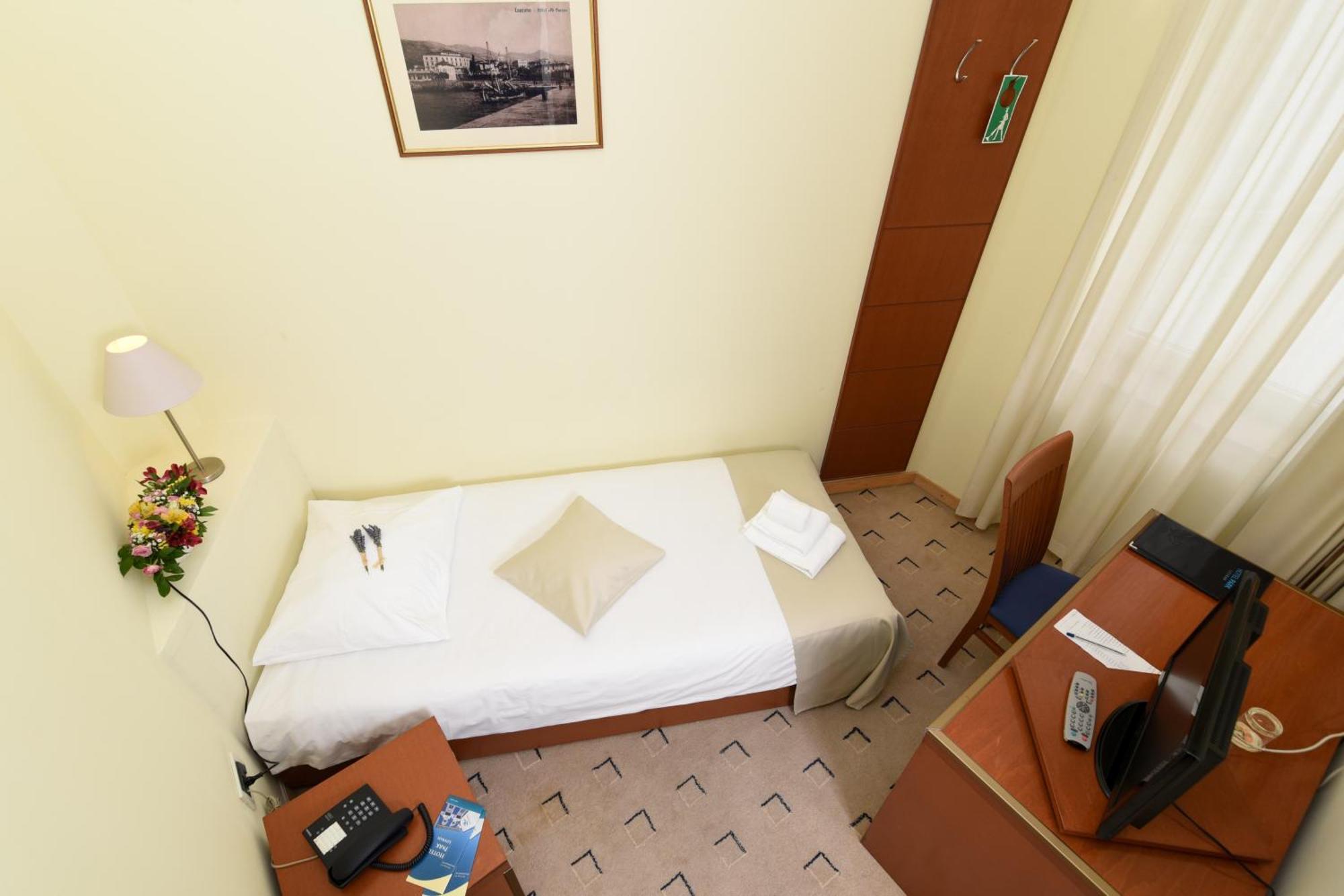 Single Room,1212307306:JPEG