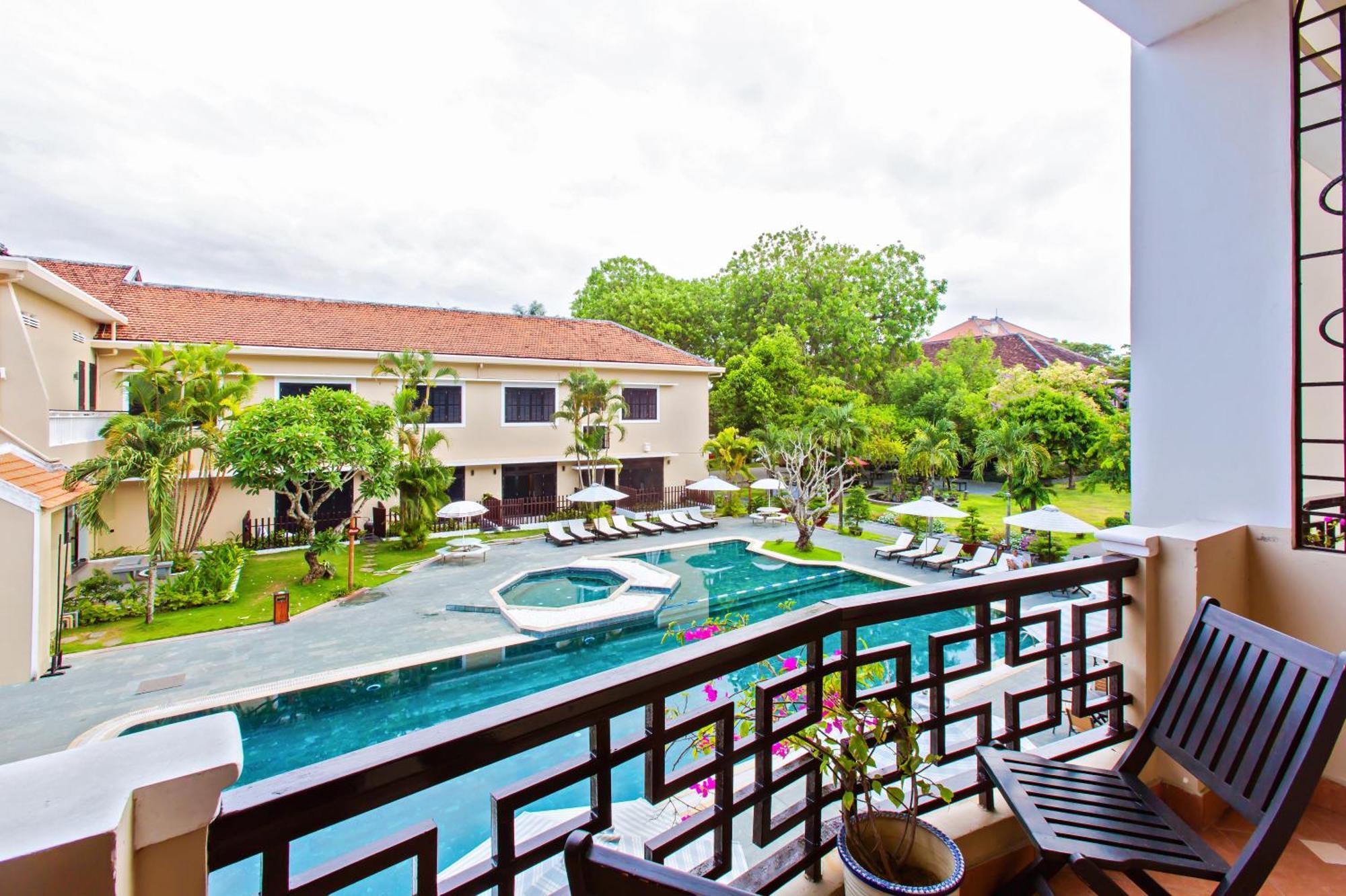 Superior Zimmer mit Pool-, Garten-, und Stadtblick