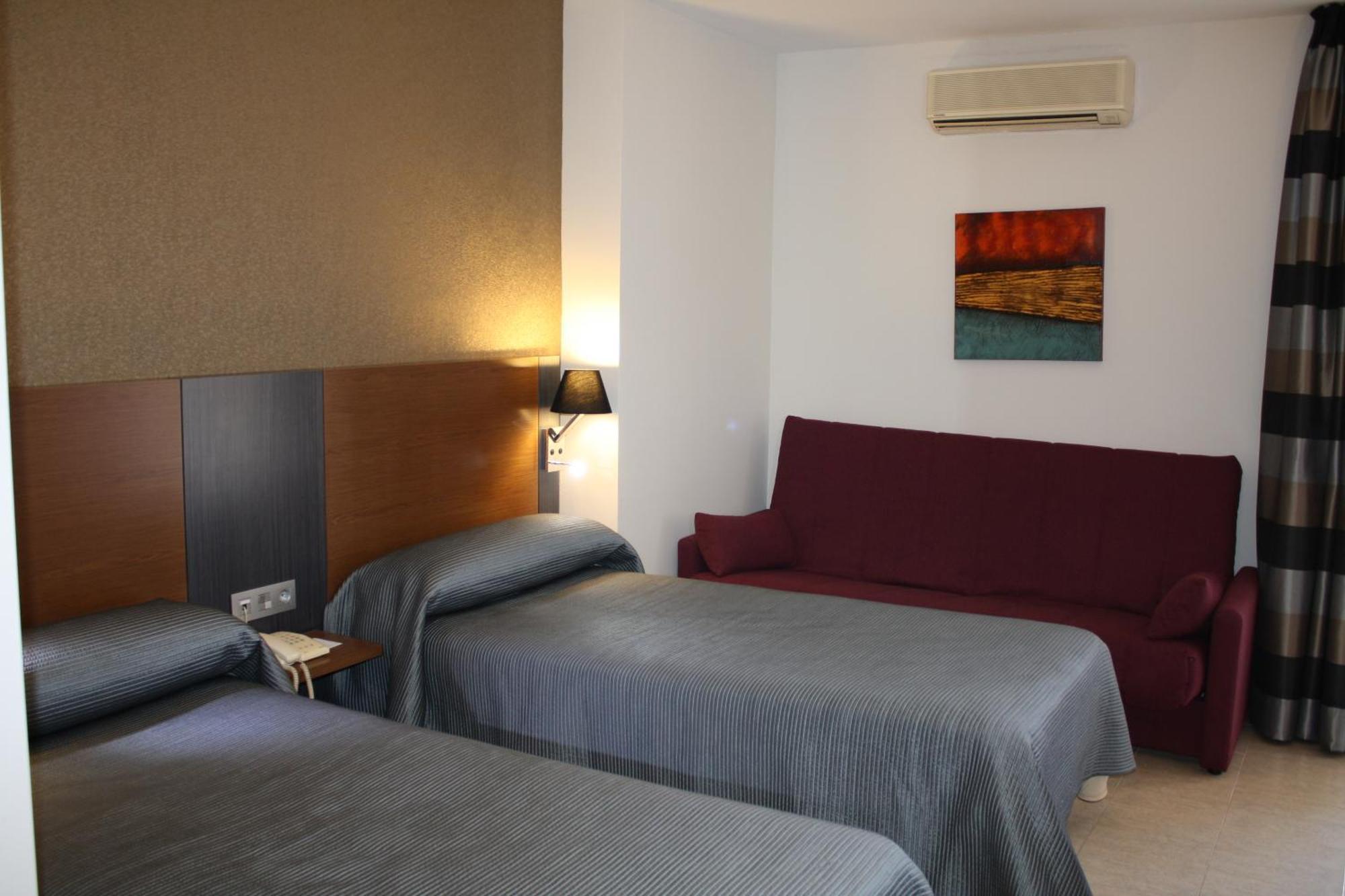 Triple Room,511618497:JPEG