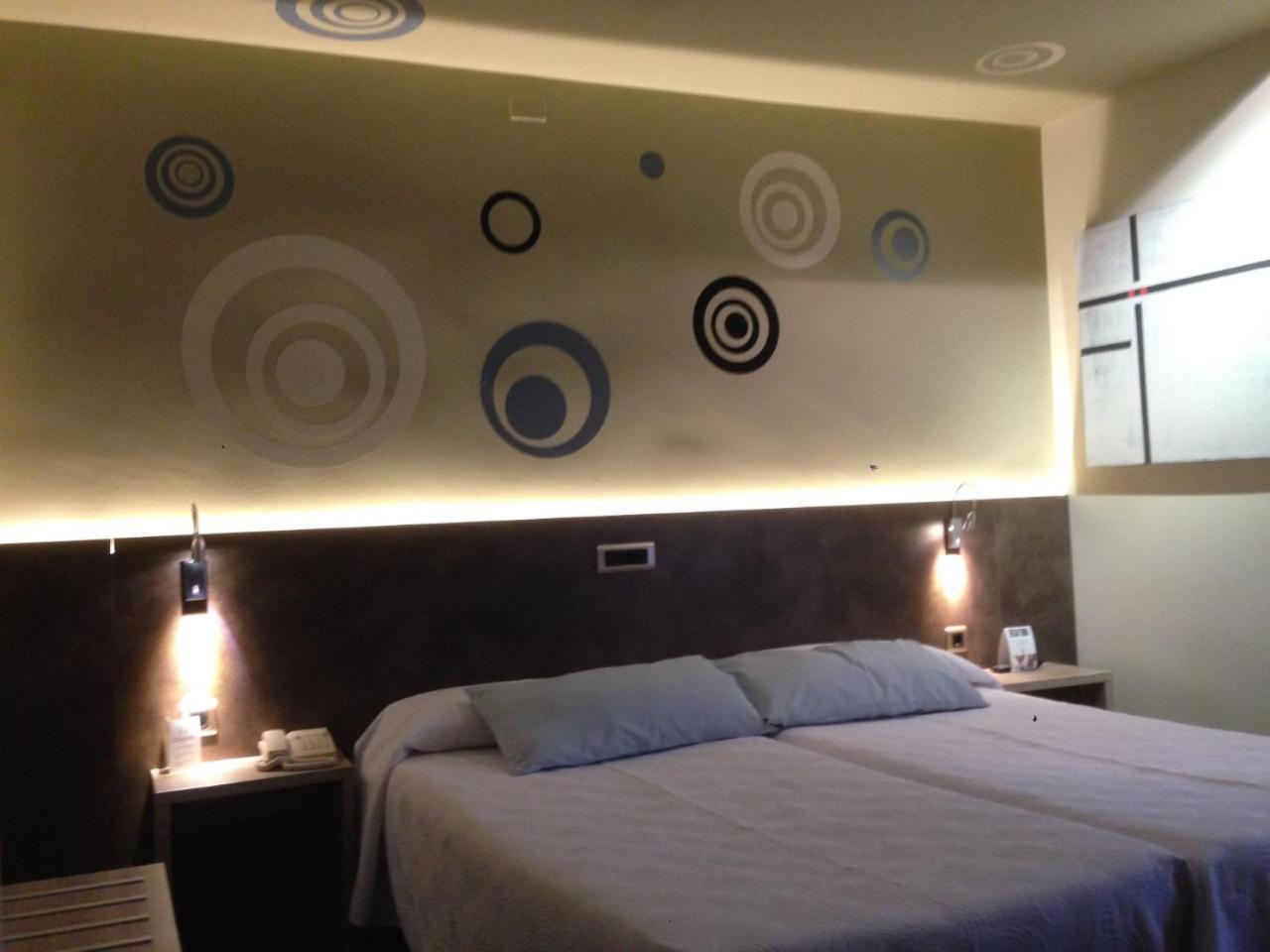 Double or Twin Room,264880961:JPEG
