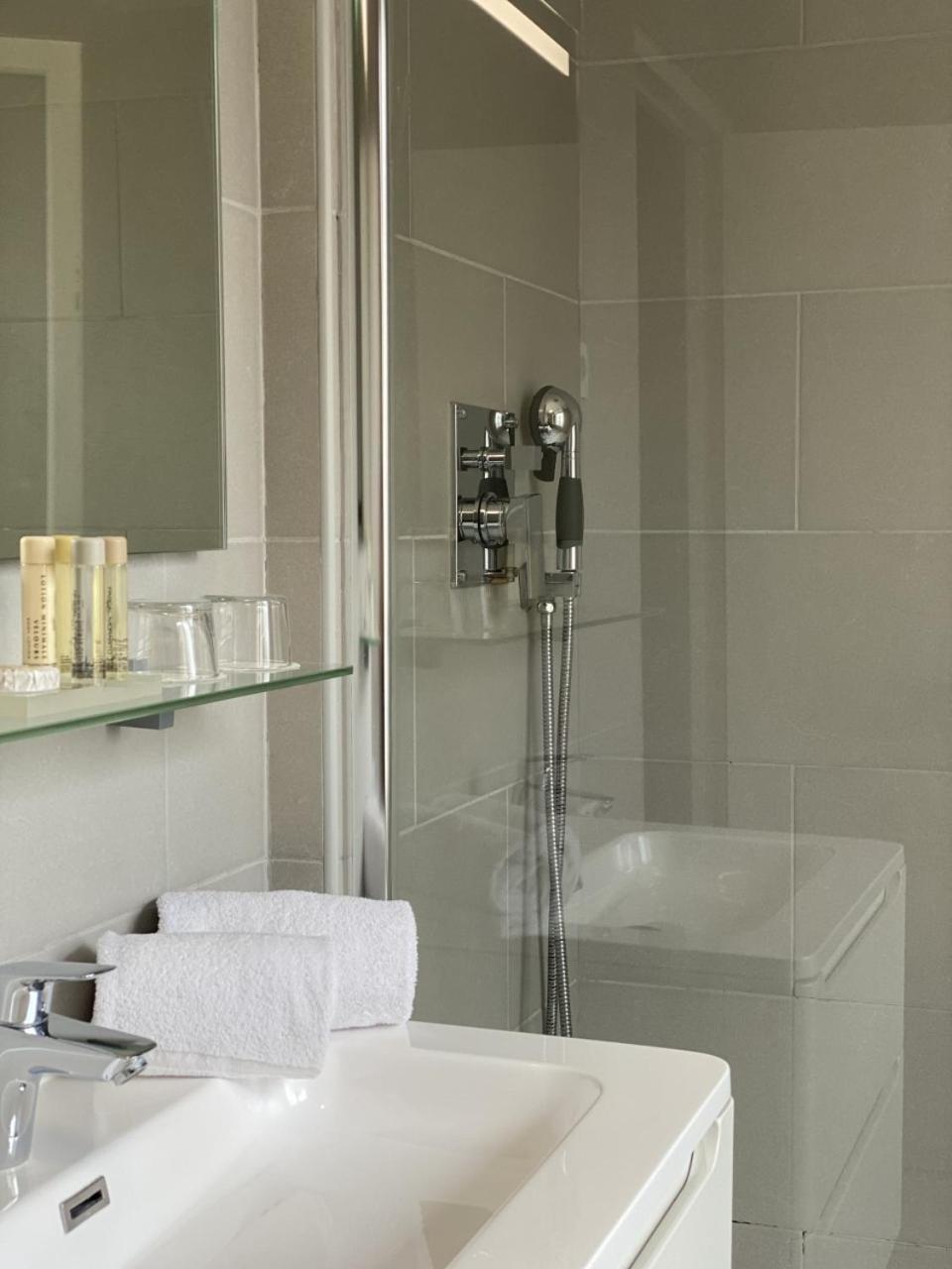 Suite Junior con balcón y vistas al mar (4 adultos)