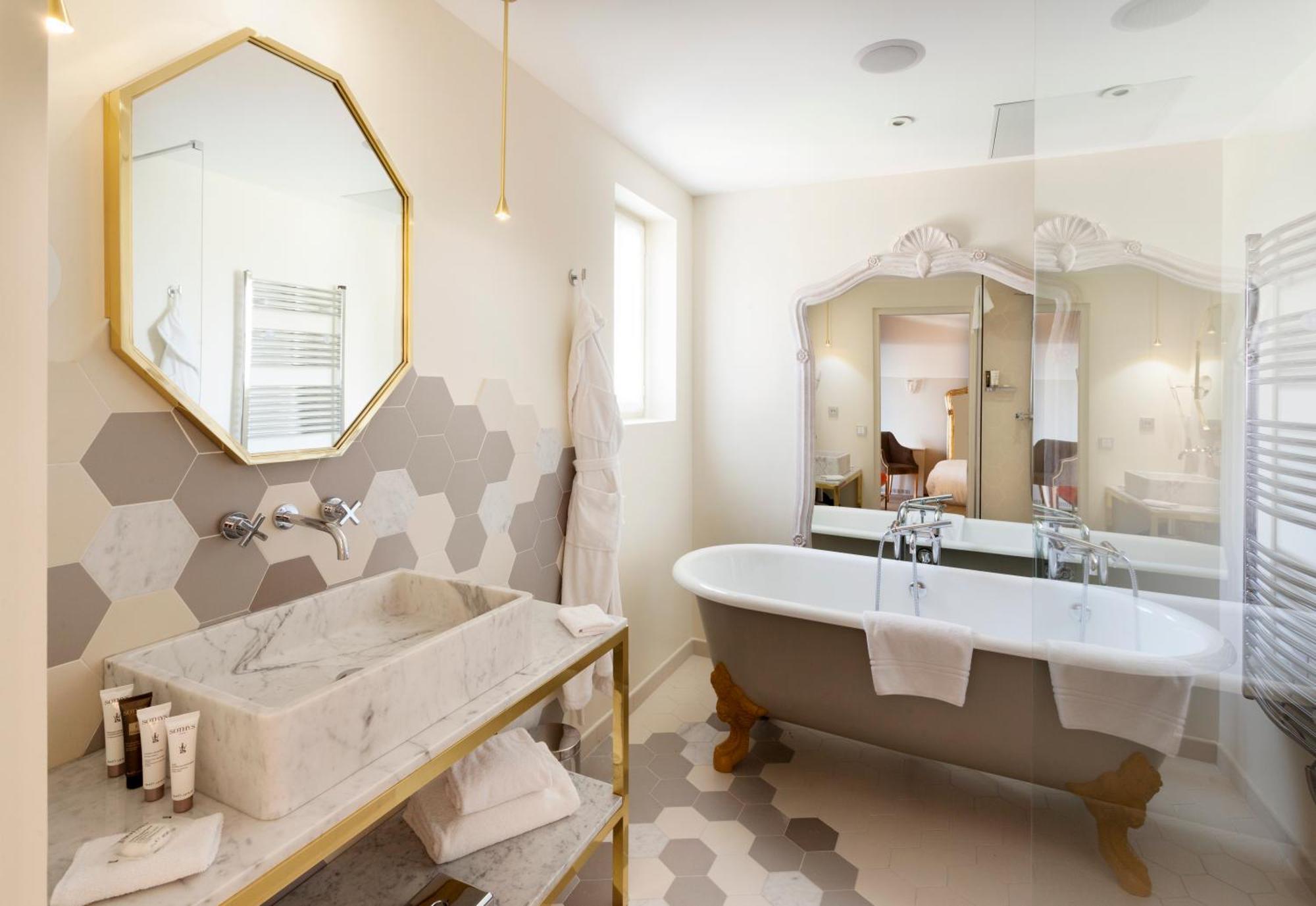 Suite avec Piscine Semi-Privée