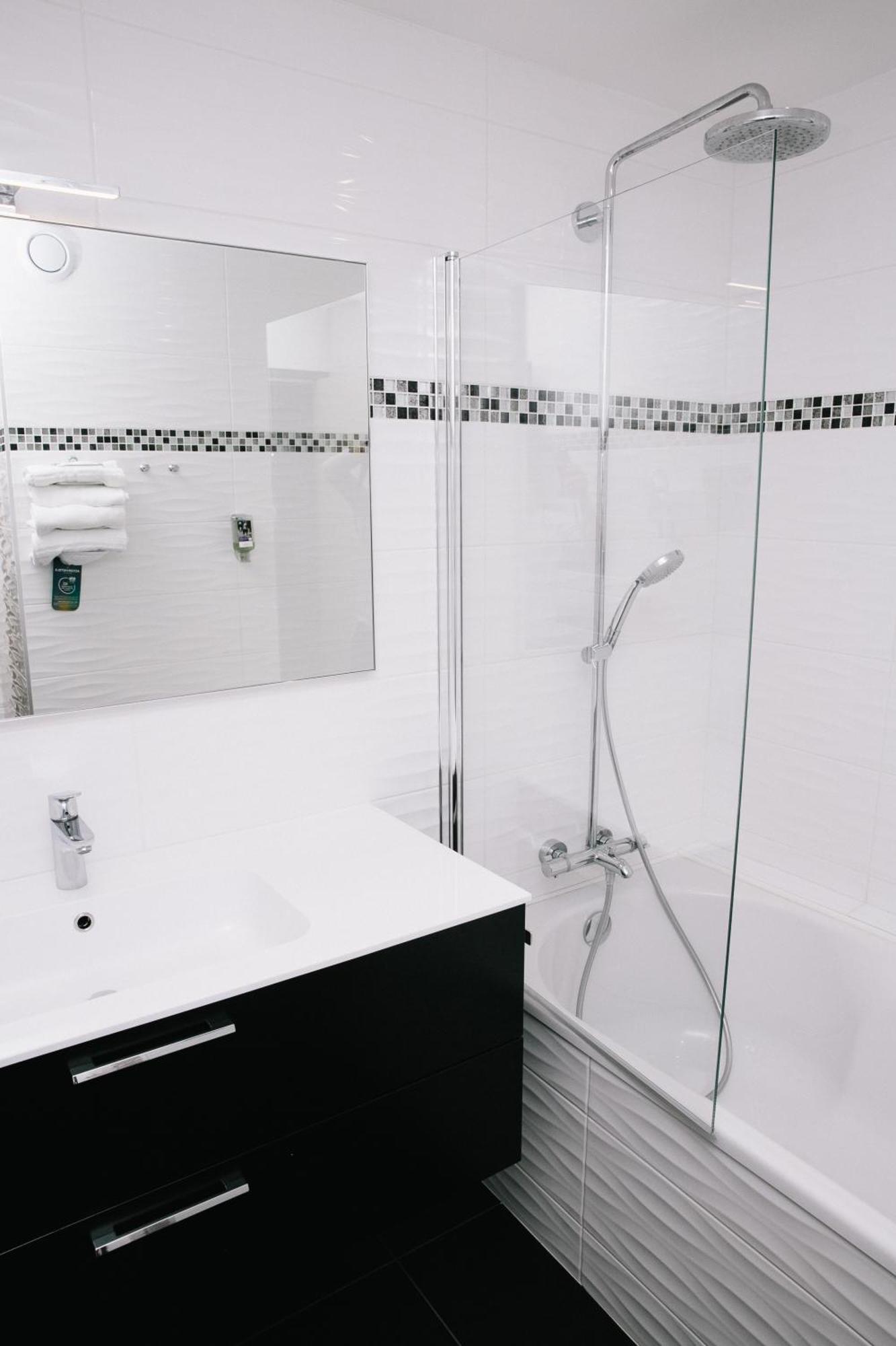 Standard Room One Double Bed One Single Bed,1636740052:JPEG