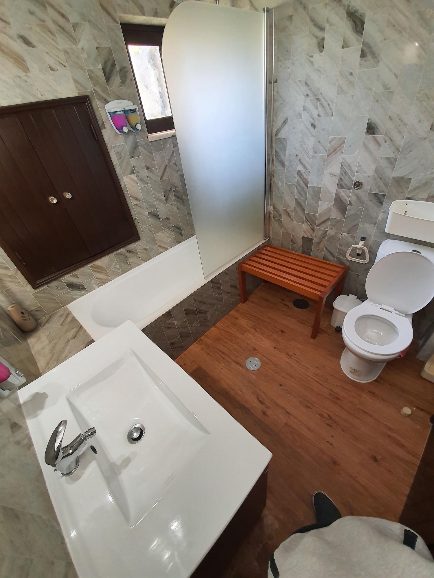 Economy Double Room with Shared Exterior Bathroom,1199374600:JPEG