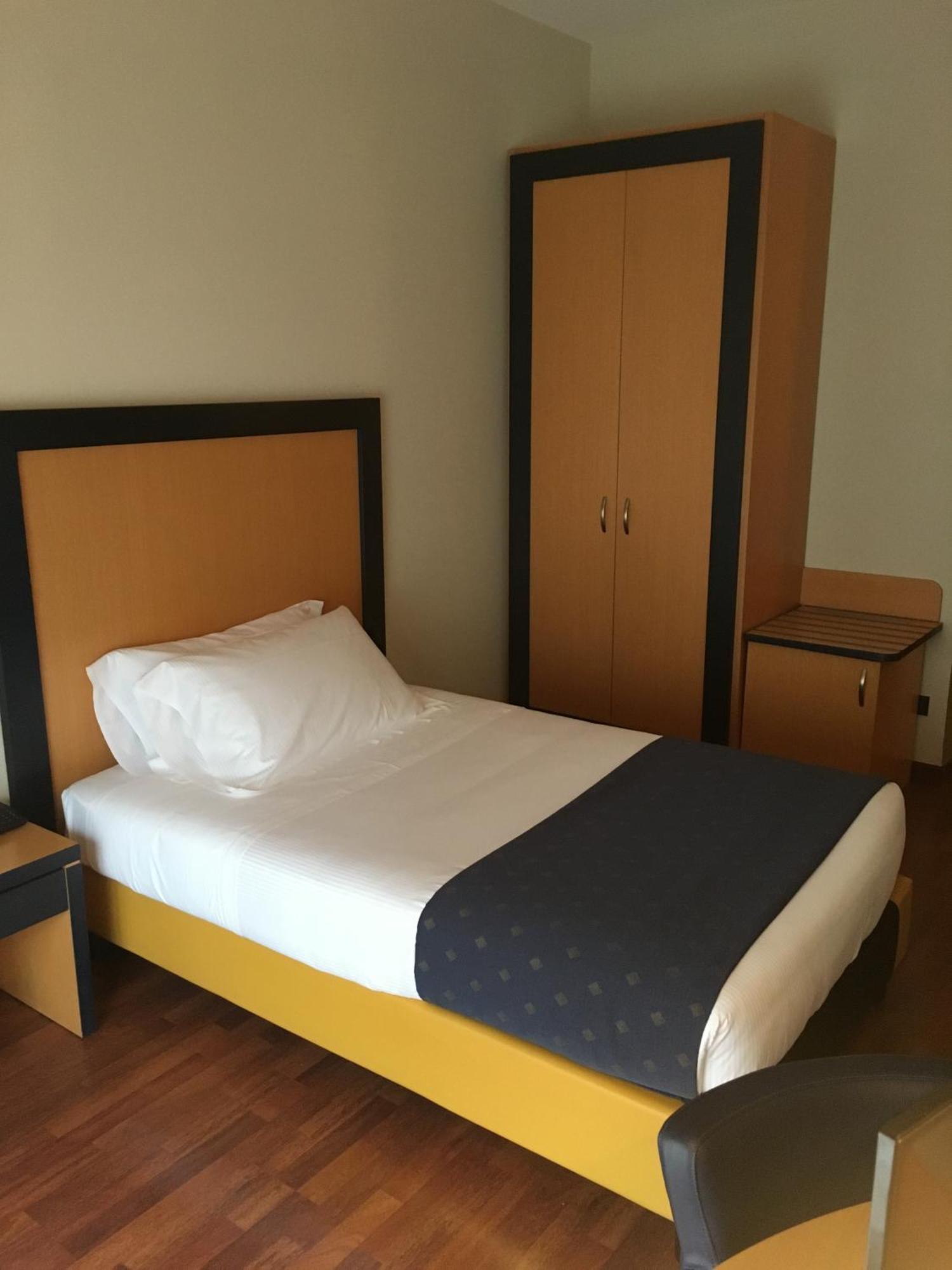 Single Room,1215964516:JPEG
