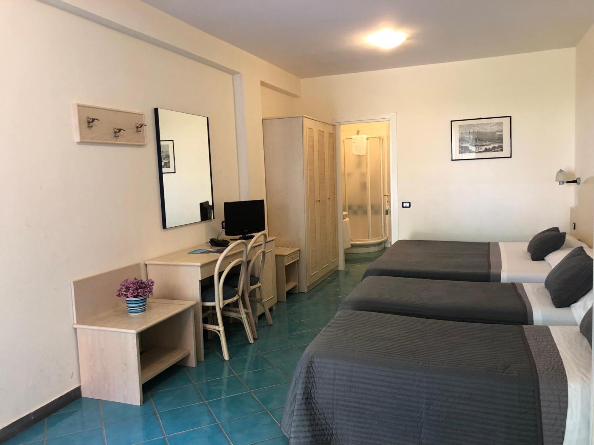 Triple Room,785918961:JPEG