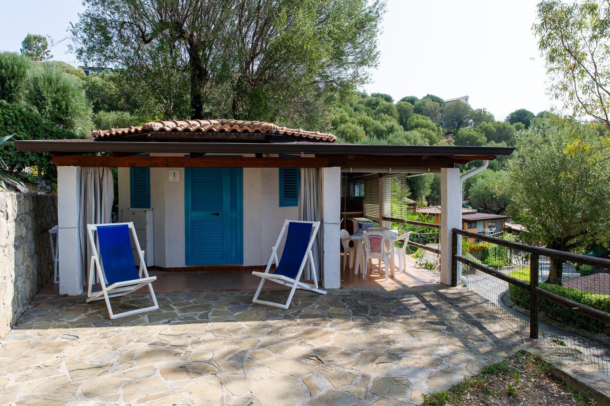 One-Bedroom Bungalow,417989112:JPEG