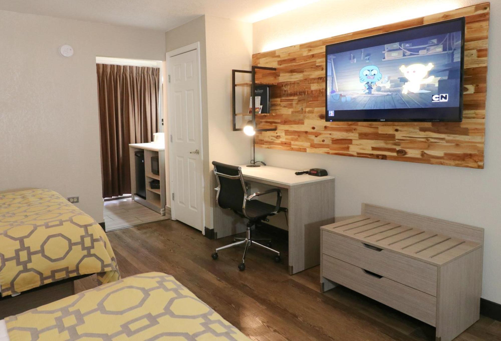 Queen Room with Two Queen Beds - Non-Smoking