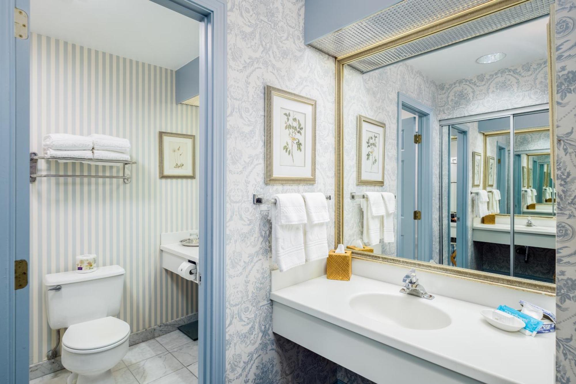Deluxe Queen Room with Two Queen Beds