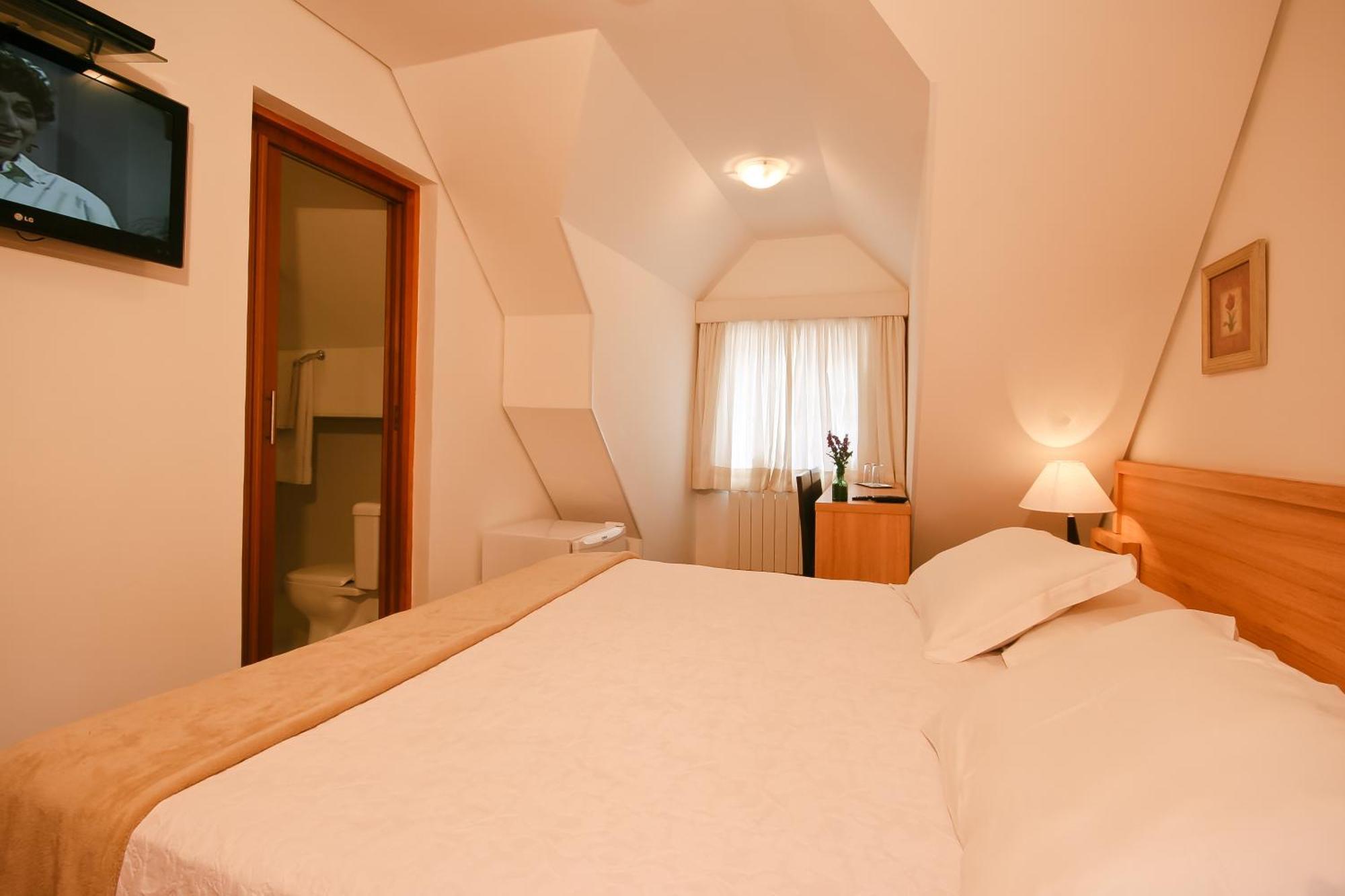 Budget Double Room,194728336:JPEG