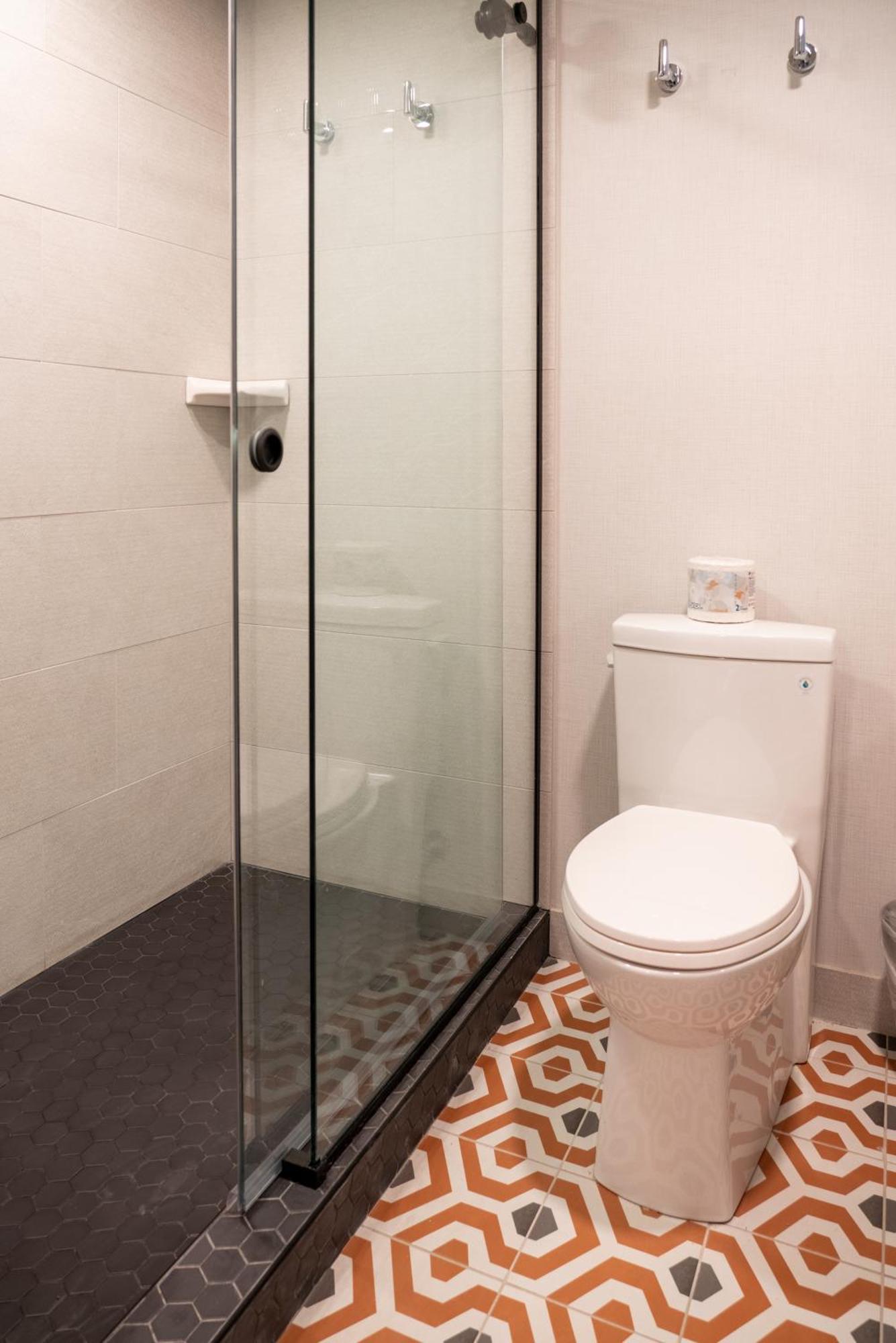 Superior Hotel Room, 2 Queens