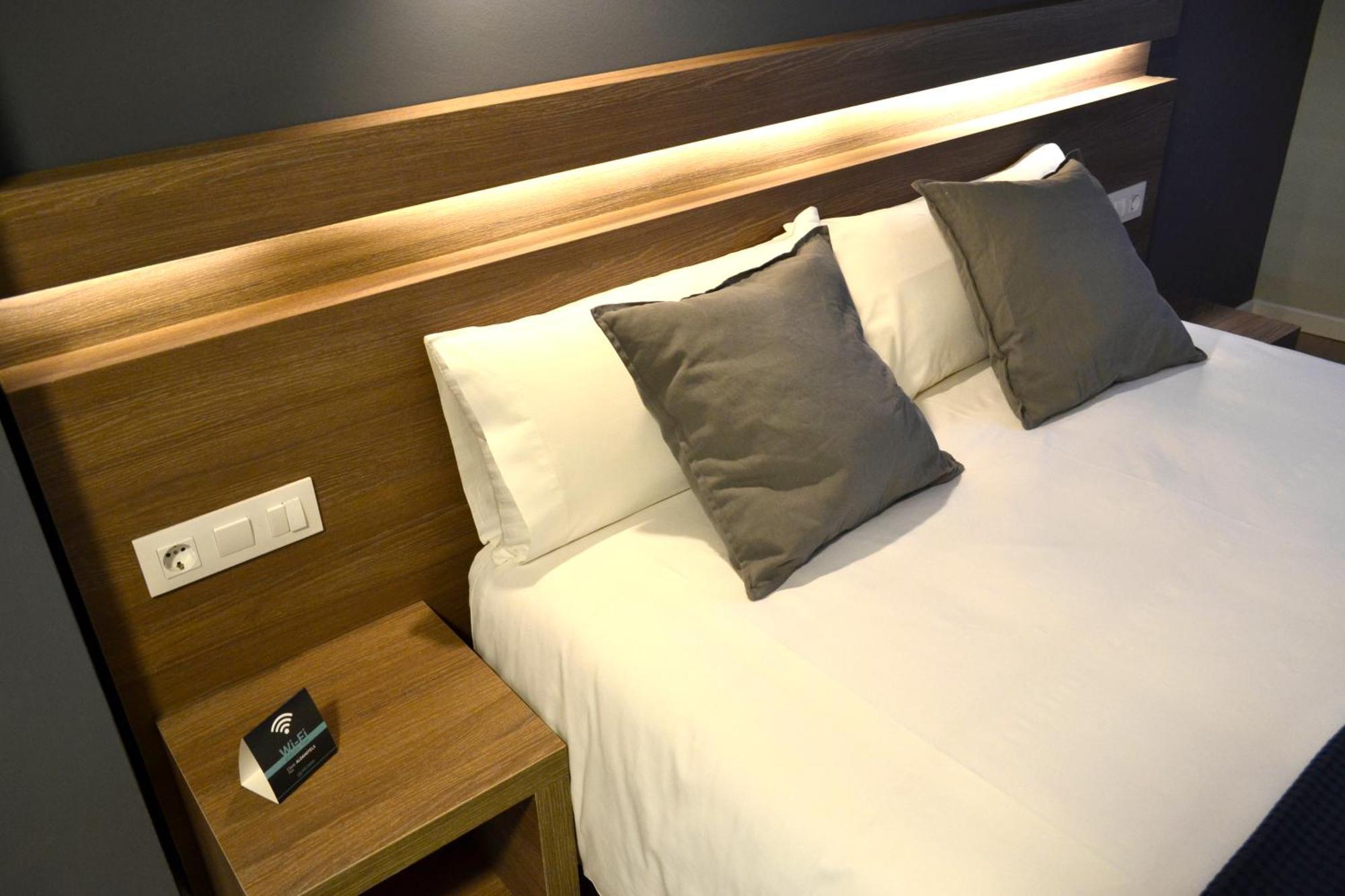 Economy Double or Twin Room,1238611231:JPEG