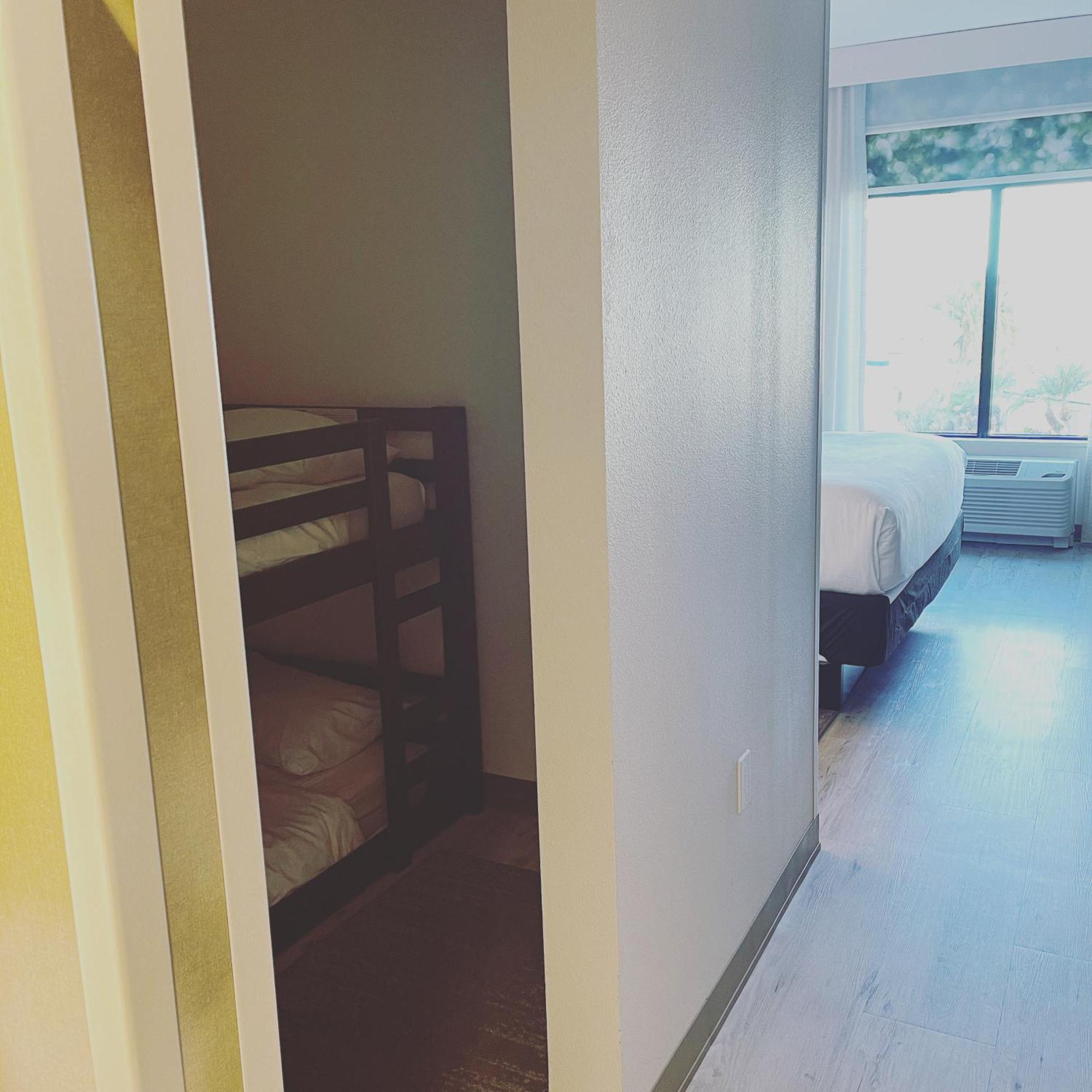 Family King Room with Bunk Bed (No Resort Fee),1083819304:JPEG