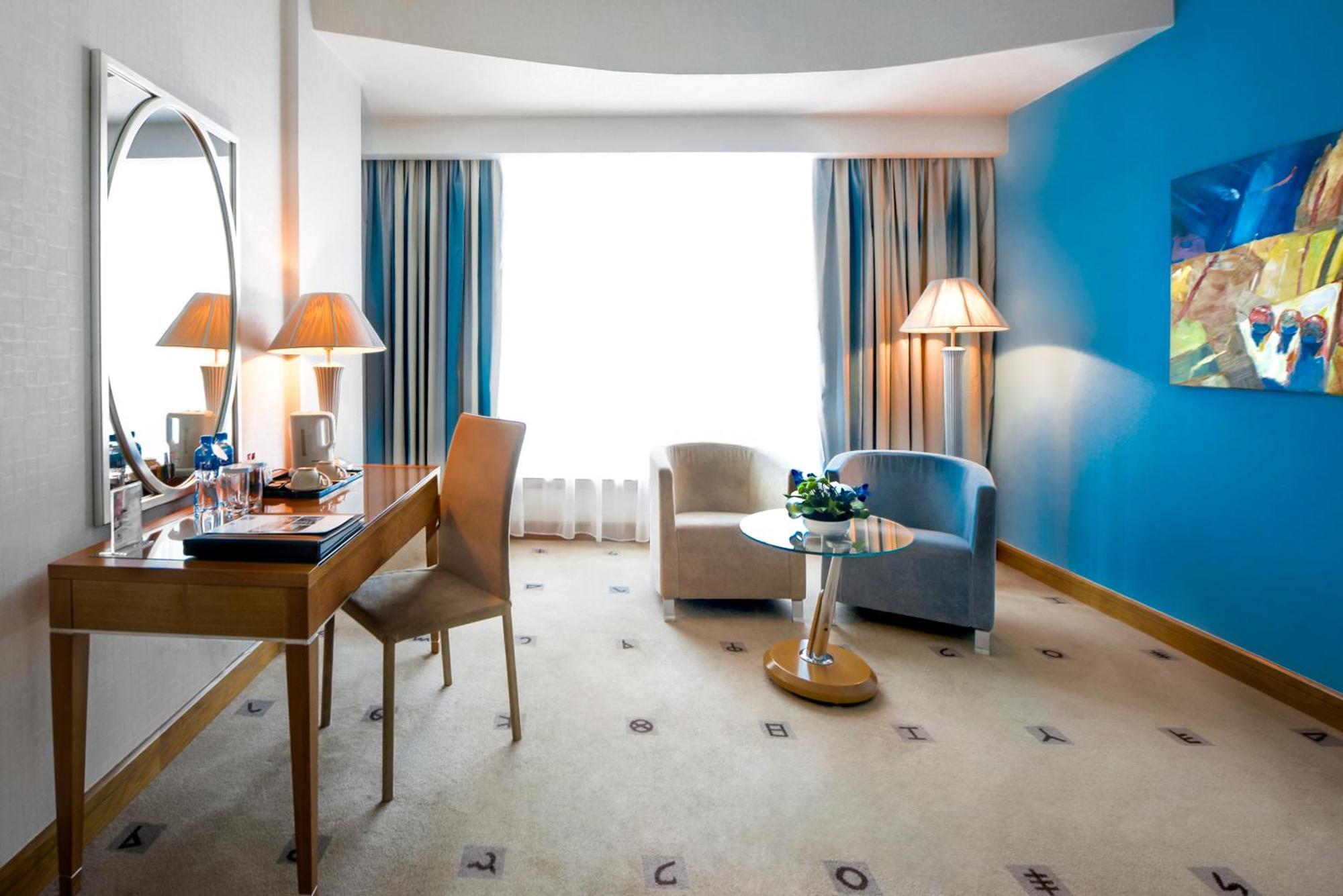 Junior Suite City View Staycation Early check 11am & late check-out at 4pm F&B & Spa & Salon valid until 31 August 2026 only,1556571952:JPEG