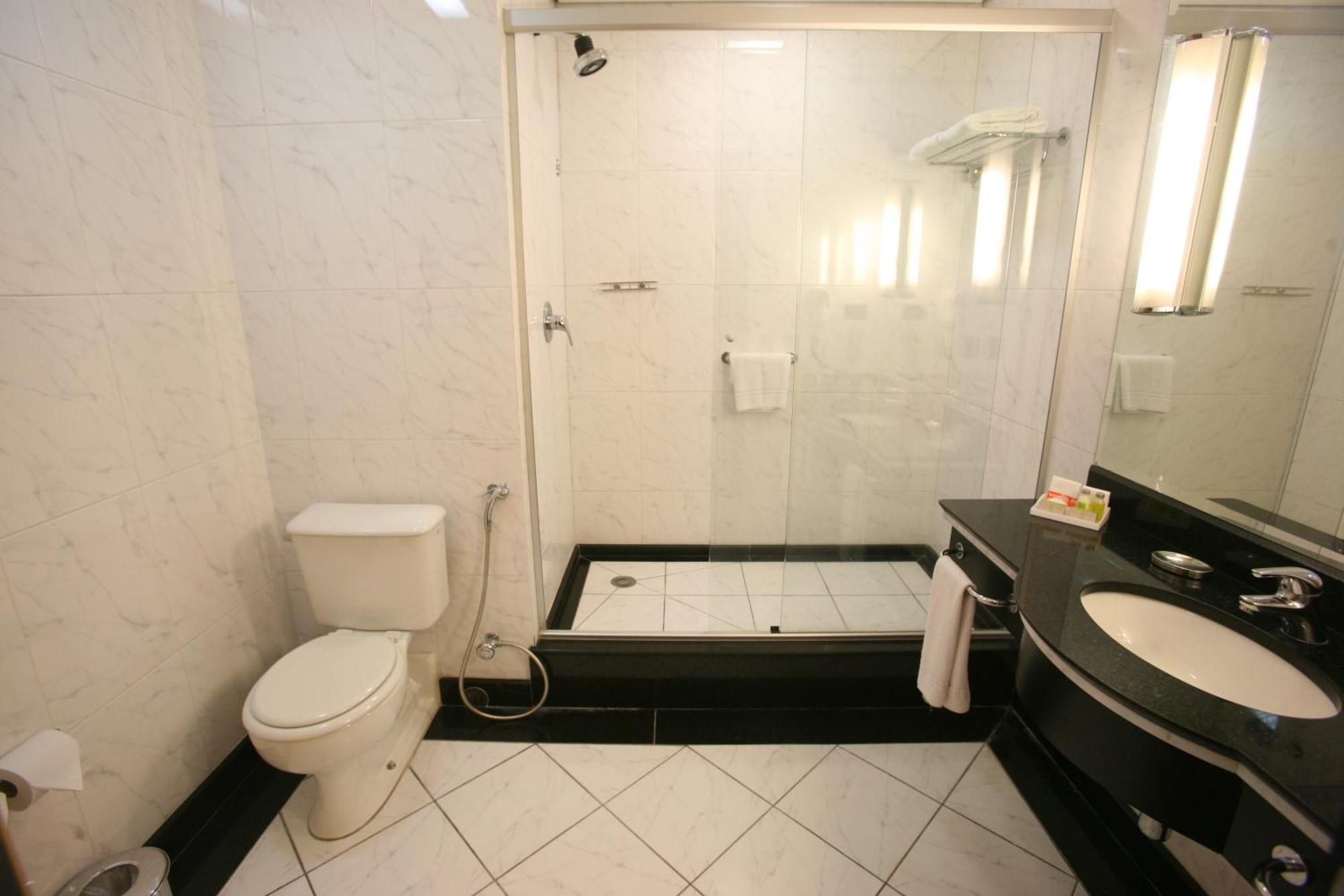 Quarto Standard com 1 Cama de Casal e 1 de Solteiro