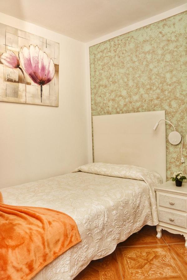 Single Room with Bathroom,1232517188:JPEG
